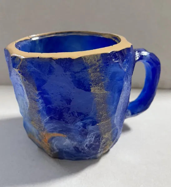 400ml resin mineral crystal coffee mug with handle in assorted colours including purple, blue, and pink.