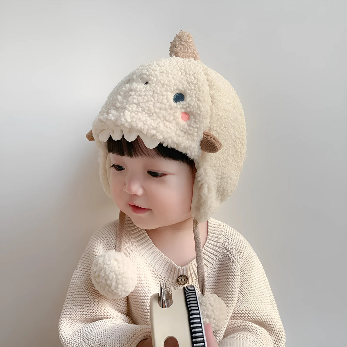Plush dome earmuffs hat for babies 0-15 months in beige, khaki, blue, pink and yellow