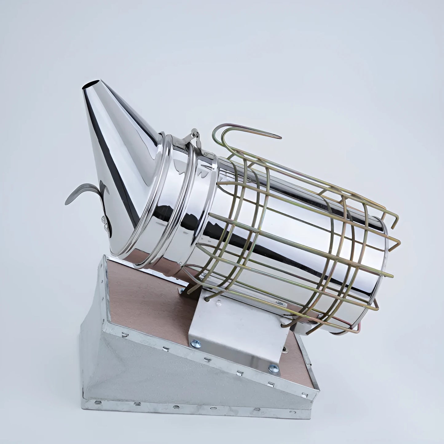 Stainless steel manual smoke blower for beekeeping with leather components
