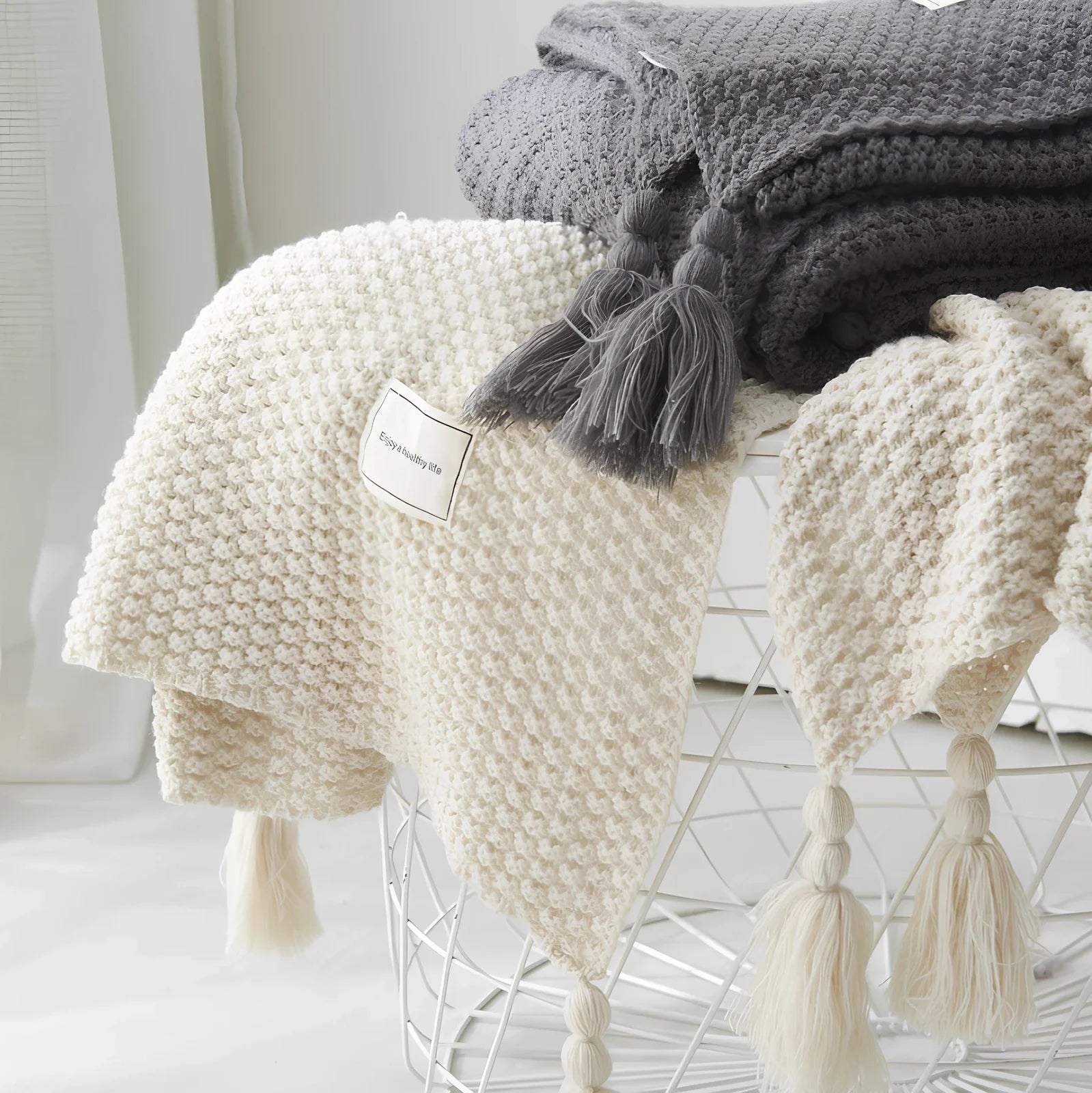 Dark gray fringed acrylic knitting blanket 130cm x 170cm with plain weave and moisture-wicking fibres