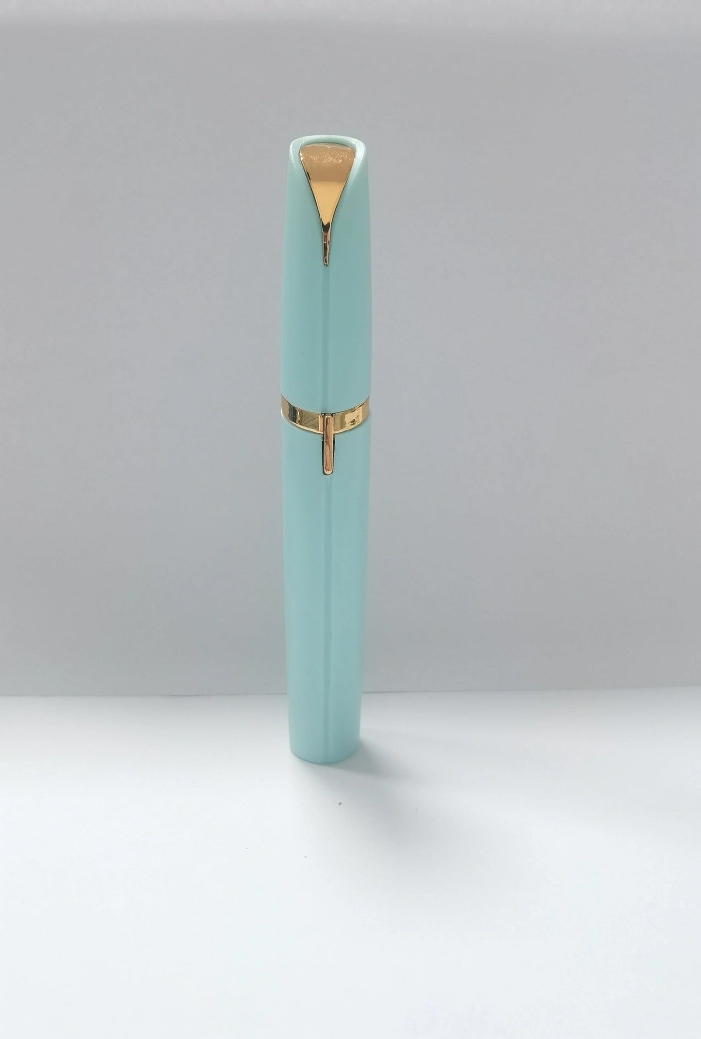 Mini electric eyebrow trimmer with LED light and gold plated head