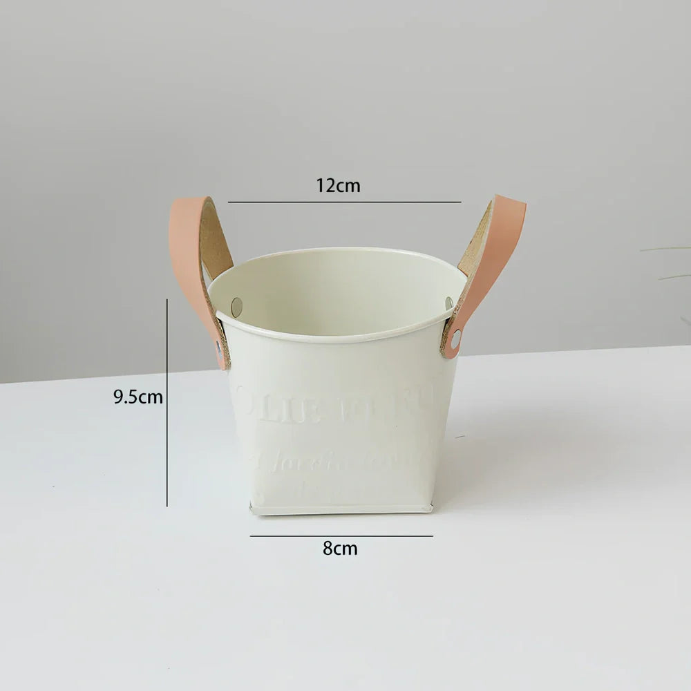 Iron flower pot with manual finishing in 15cm and 10cm sizes for desktop plants