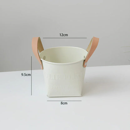 Iron flower pot with manual finishing in 15cm and 10cm sizes for desktop plants