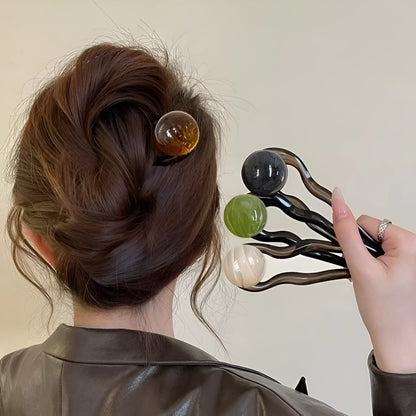 Acrylic U-shaped hair barrette with retro ball design in caramel colour