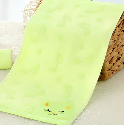 Bamboo fibre bath towel with kitten face pattern measuring 25x50cm in blue, green, pink or yellow