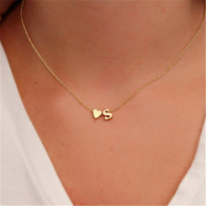 Heart-shaped letter pendant necklace with clavicle chain in various metallic colors
