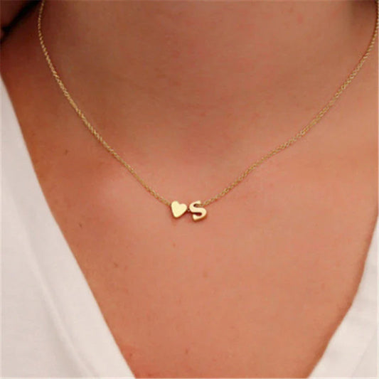 Heart-shaped letter pendant necklace with clavicle chain in various metallic colors