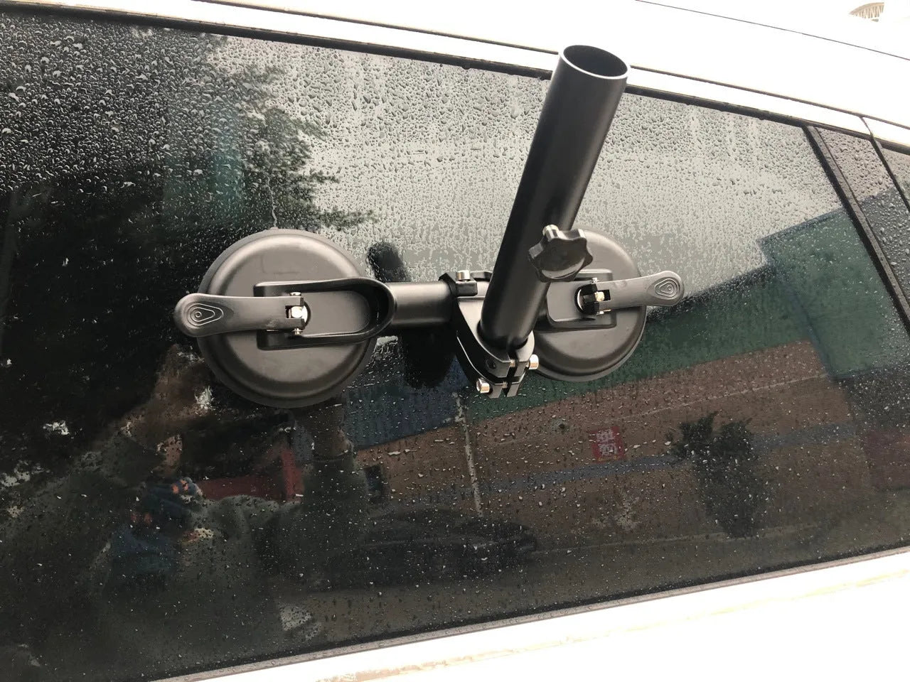 Black off-road car sucker base with round rubber suction cup for vehicle window mounting