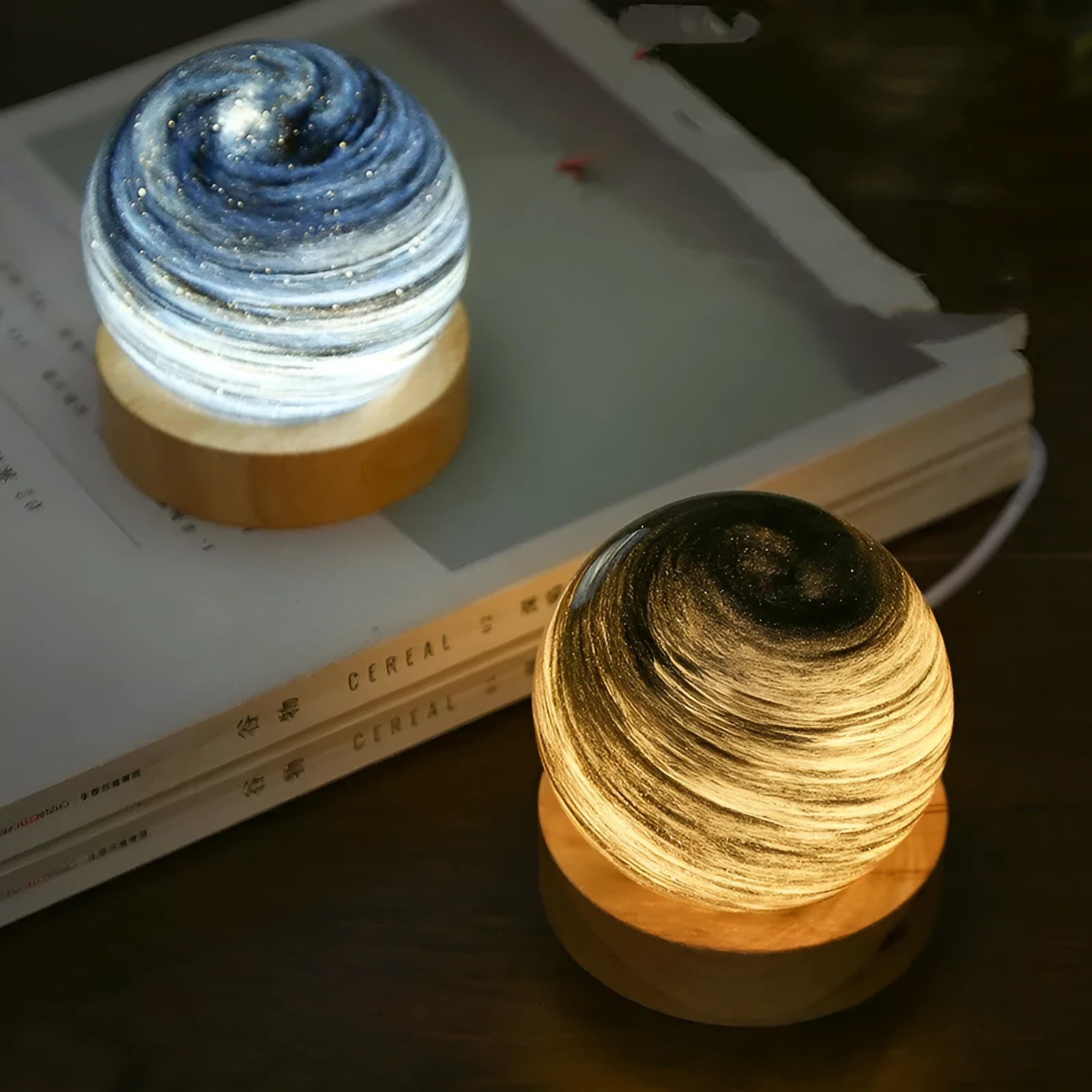 Planet-shaped USB night light with adjustable dimming in 12 colour options on its base.