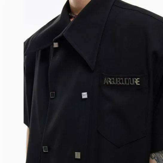 Men's loose fit short-sleeved shirt in blue with lapel collar and button decoration