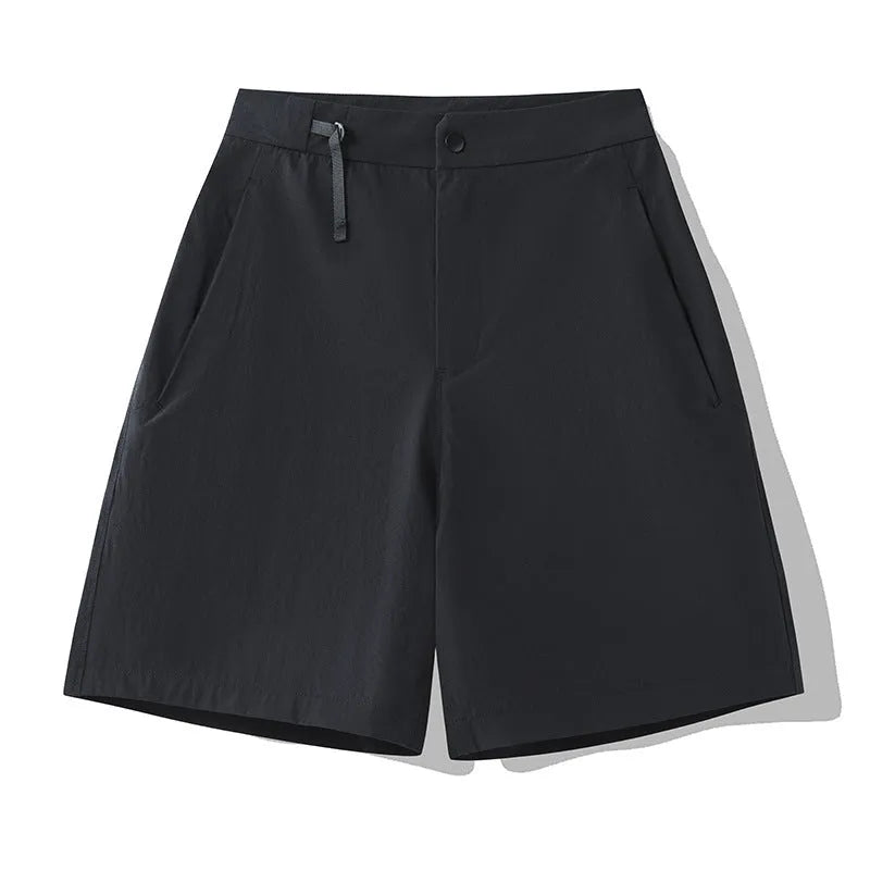 Men's khaki sports shorts with elastic waistband and 3D cutting for quick-drying during running and climbing activities