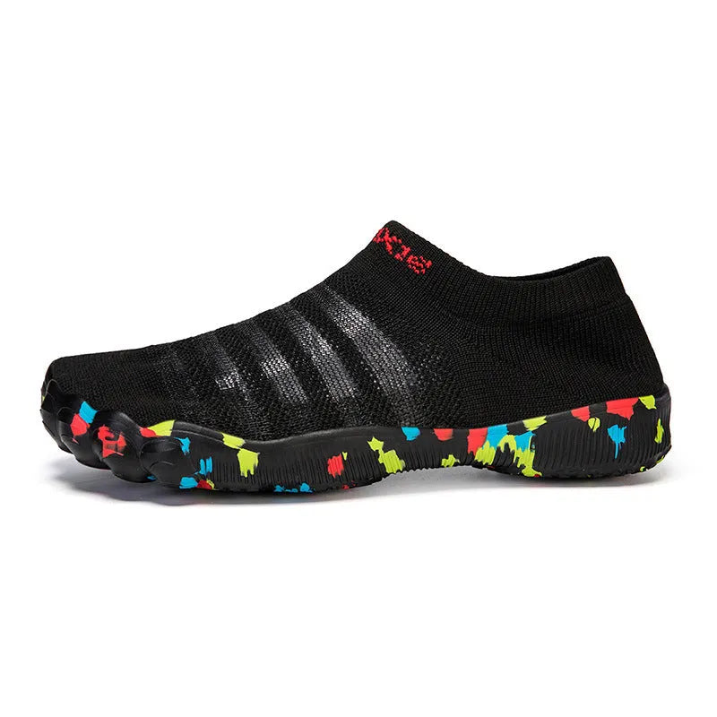 Flyknit camouflage water shoes with rubber sole and front lace-up fastening.