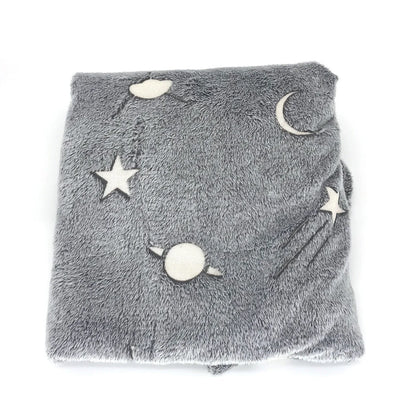 Glowing polyester wool blanket with stars and moons pattern for nighttime comfort