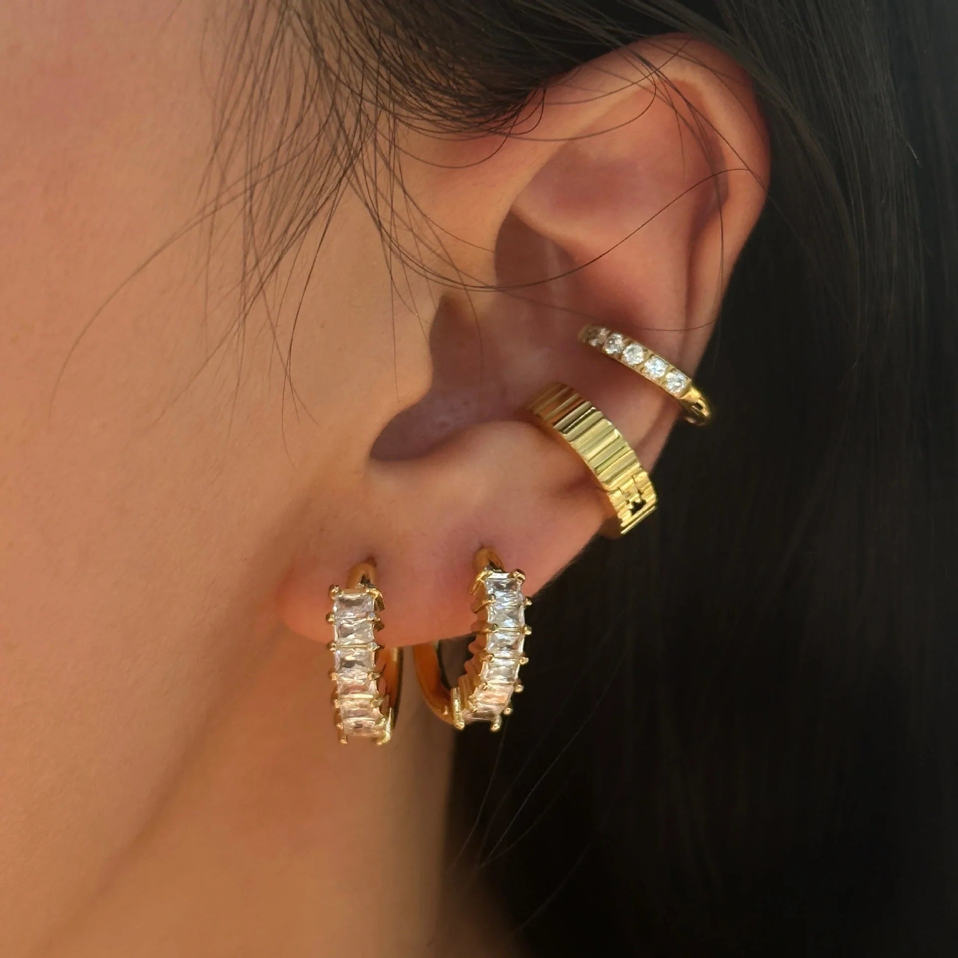 Retro titanium steel small zircon earrings with flower design in gold