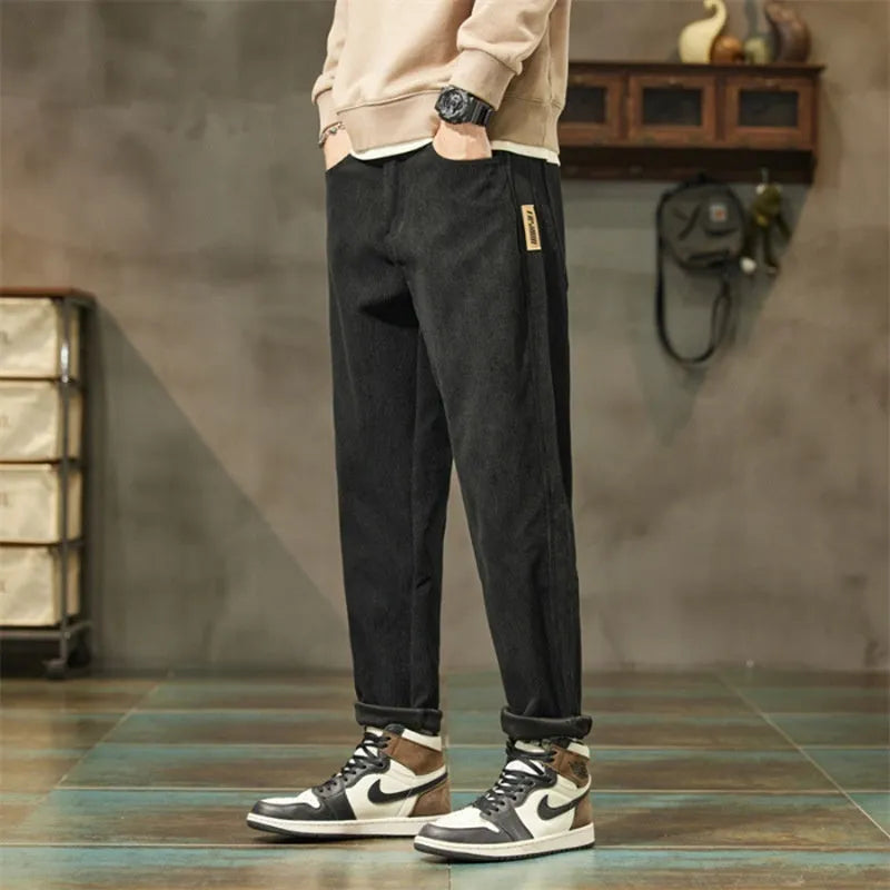 Men's straight-leg corduroy pants in army green colour with tapered fit and mid waist design
