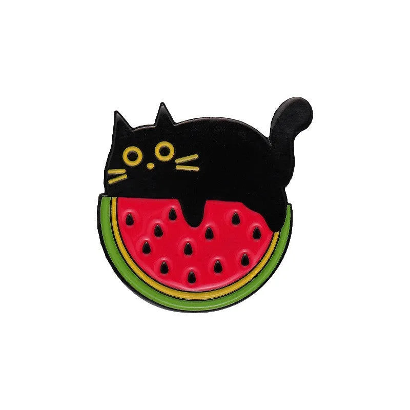 Zinc alloy cartoon fruit brooch in various colours, approximately 2-3 cm, for decorative use on jackets and bags