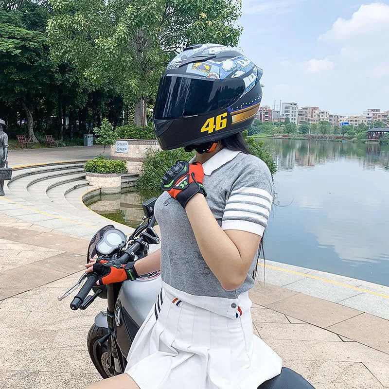 ABS motorcycle helmet in Dragon colour showing size options S, M, L, XL, 2XL, 3XL for commuting riders