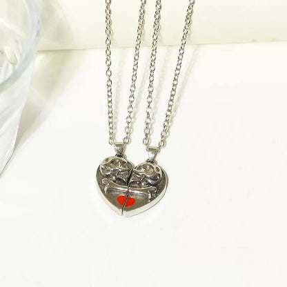 Punk Retro Skull Pendant Necklace with heart-shaped magnetic stitching in alloy