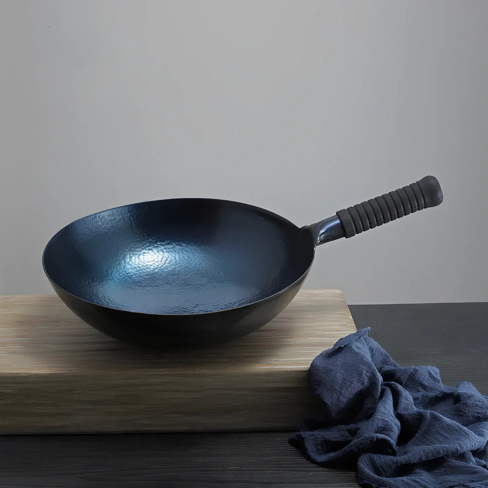 One-piece iron cooking pan with uncoated surface in hot forged silver white or roasted blue finish