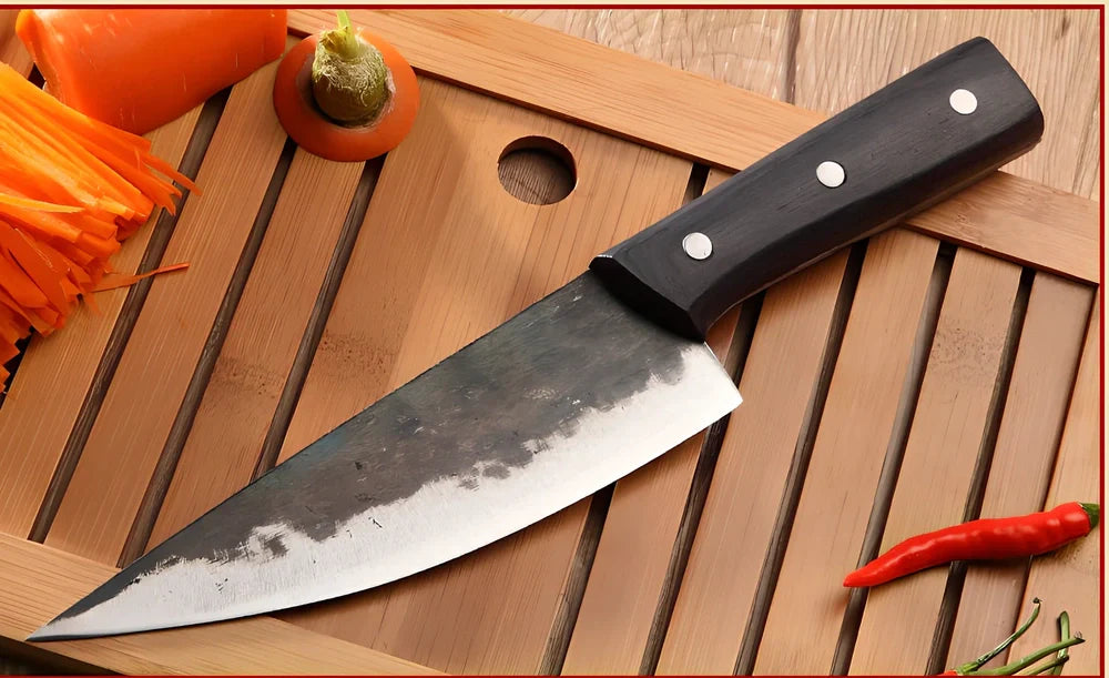 Kitchen knife with 18cm blade and 60-degree tip angle for food preparation