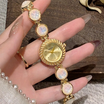 Women's quartz watch with 25mm round dial in milky white, on a zinc alloy case.