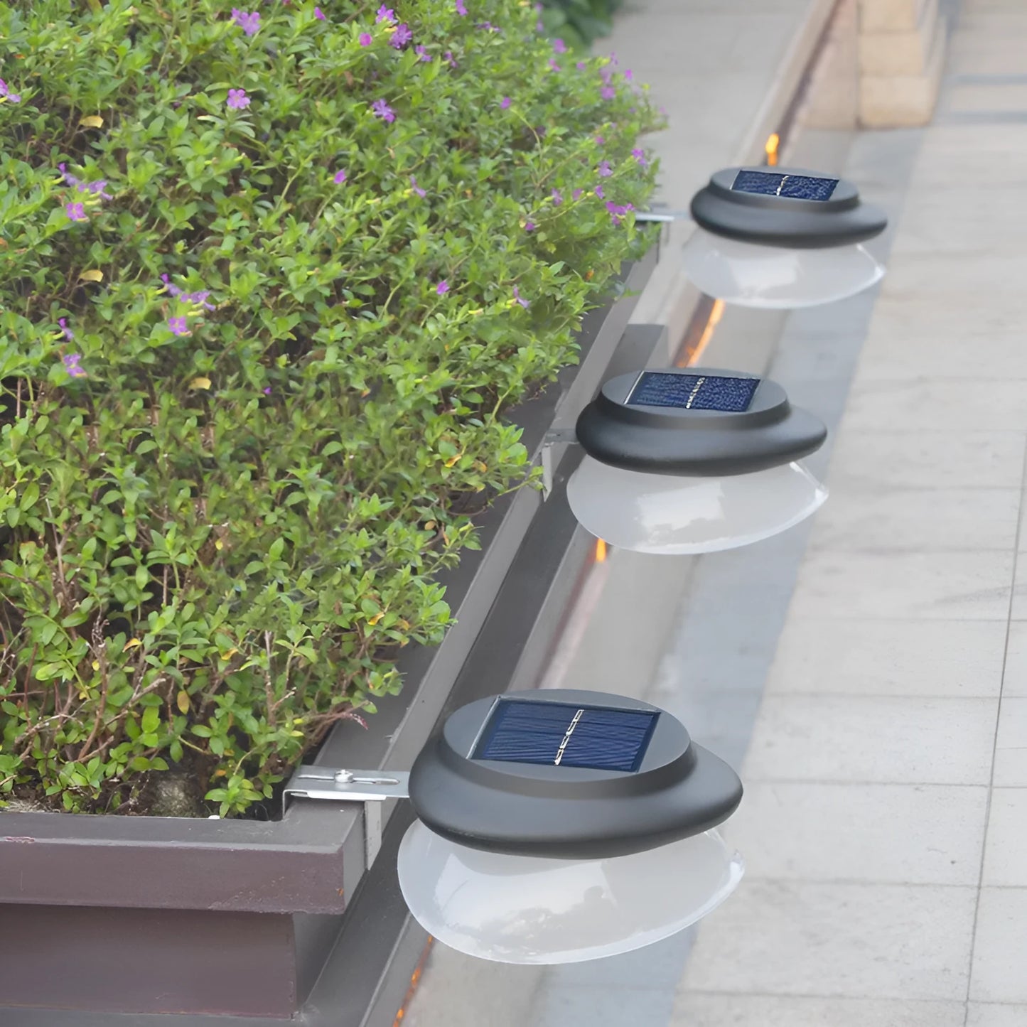 Solar-powered outdoor fence wall lamp with 9 LEDs for garden patio decoration