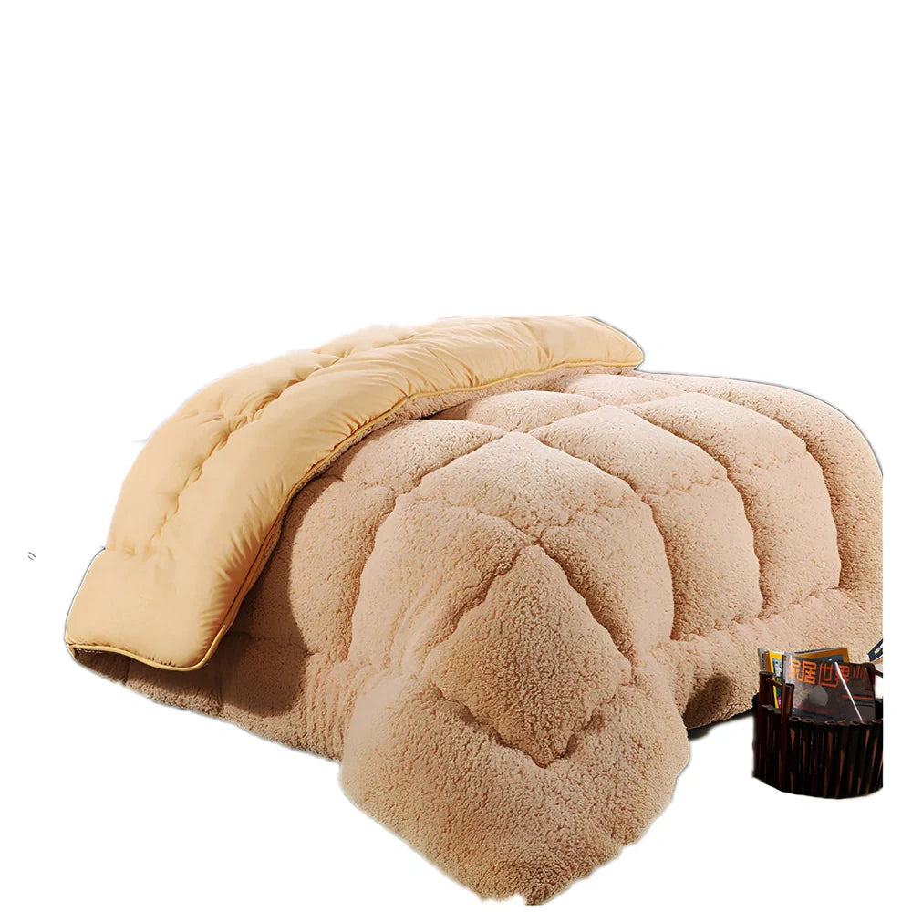 Goose down quilt in white, 200x230cm size with 3.5kg weight and polyester fibre cover for insulation