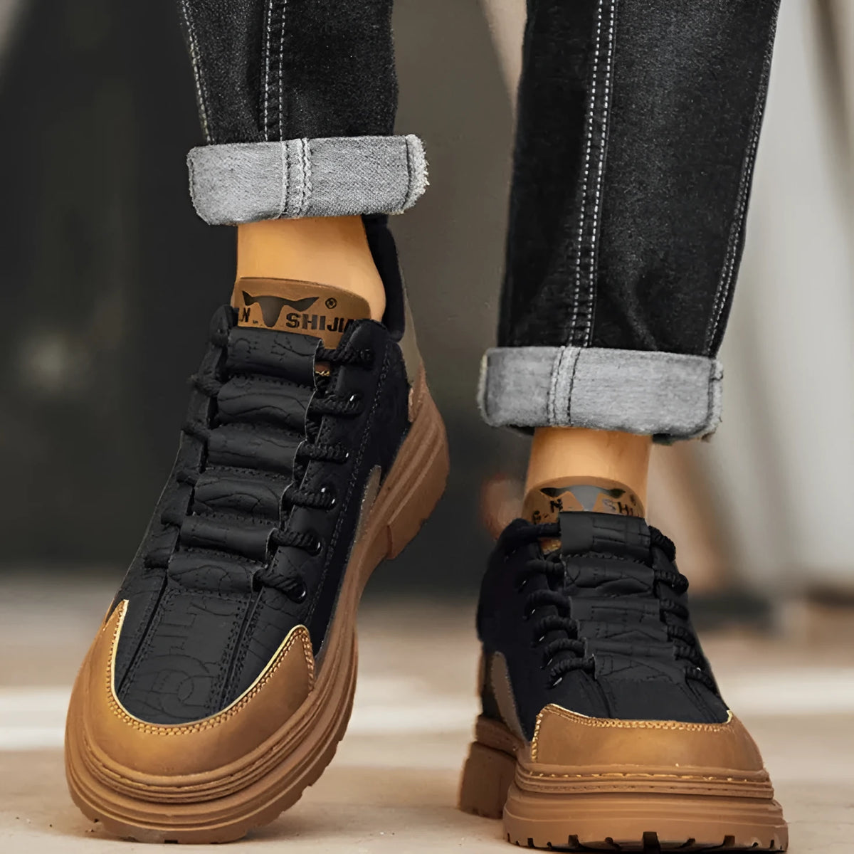 Black and white platform casual sneakers with thick rubber sole for height increase