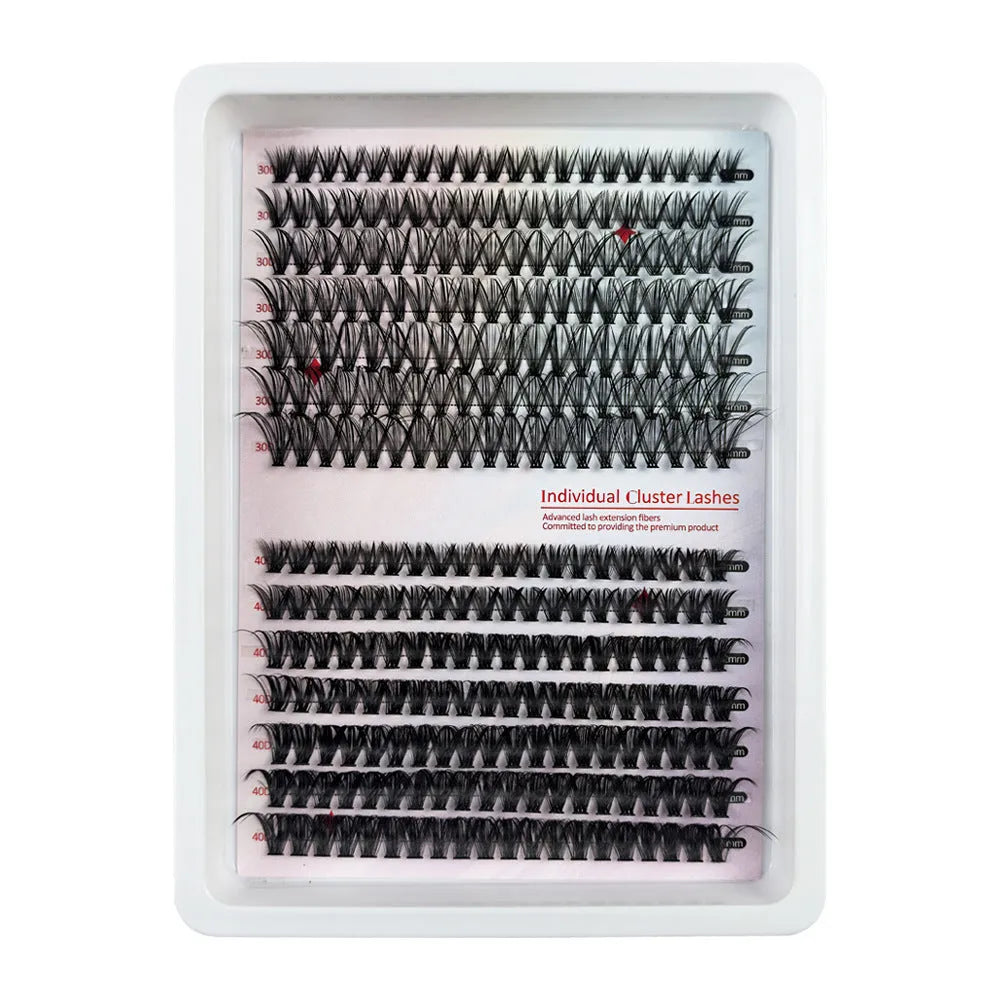 Creative large capacity false eyelash storage box with dimensions 13.7cm by 13.5cm by 1.4cm.