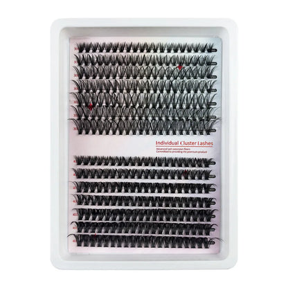 Creative large capacity false eyelash storage box with dimensions 13.7cm by 13.5cm by 1.4cm.