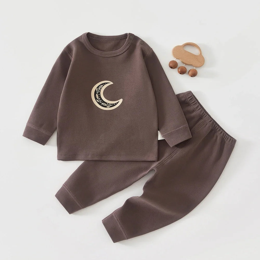 Baby wearing long-sleeved cotton pajamas with cartoon pattern, available in heights 66-120cm