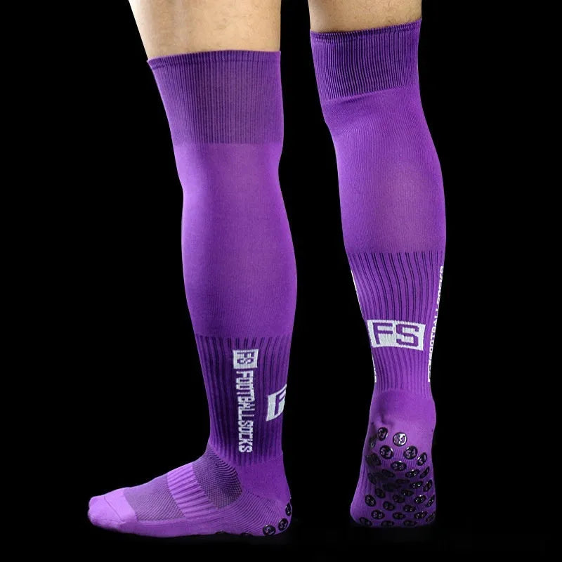 Anti-slip dispensing knee-length football socks in polyester, available in ten colours including black, white, red, and blue.