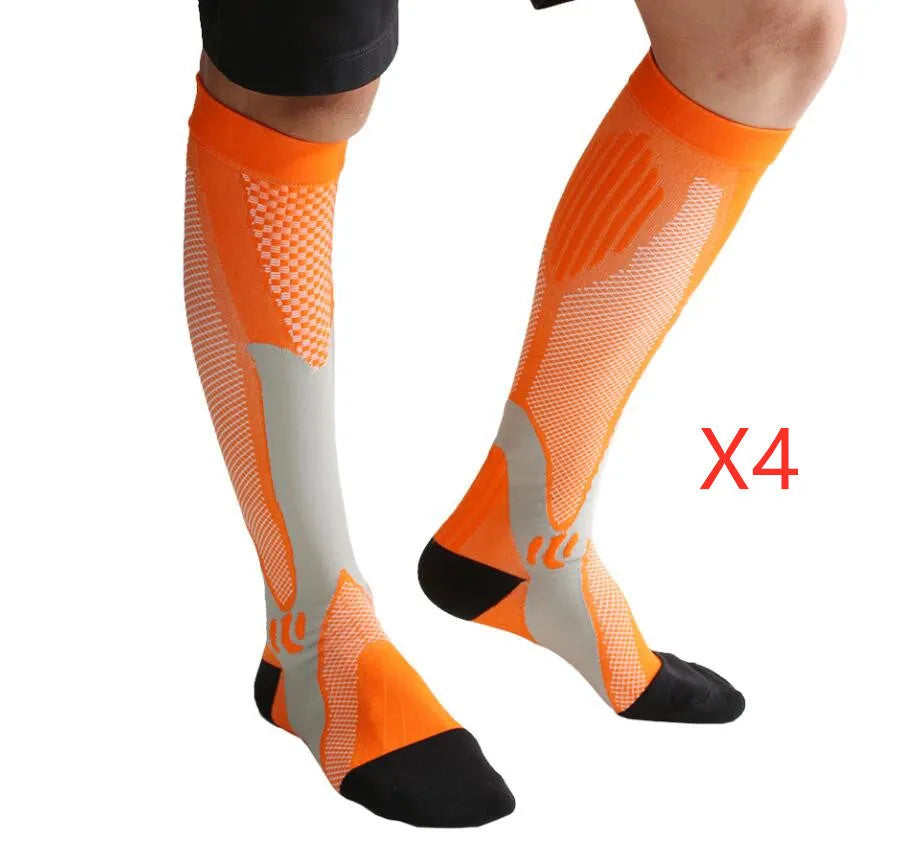 Graduated compression socks for men and women in black, designed for running and flight travel