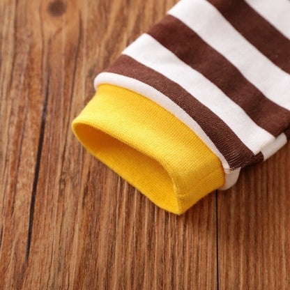 Baby wearing cotton one-piece with giraffe pattern, showing 59cm to 90cm size options