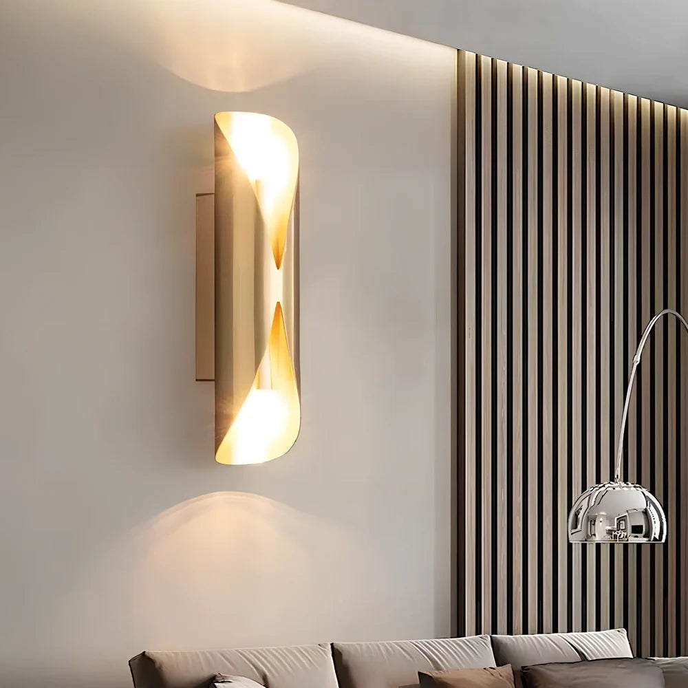 Copper wall lamp with matte black finish, 23cm × 5.5cm dimensions, warm light illumination