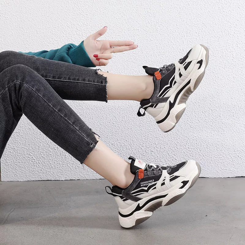 Thick-soled casual sports shoes in green and orange with leather and mesh upper