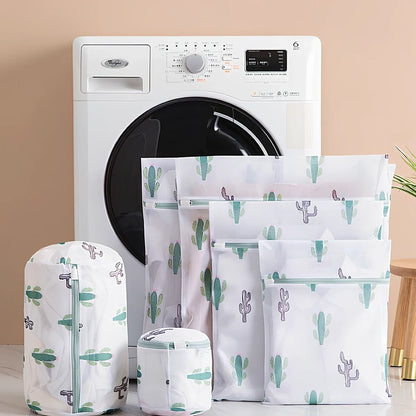 Mesh laundry protection bag with reinforced seams in various sizes from 16cm to 60cm for delicate garment washing