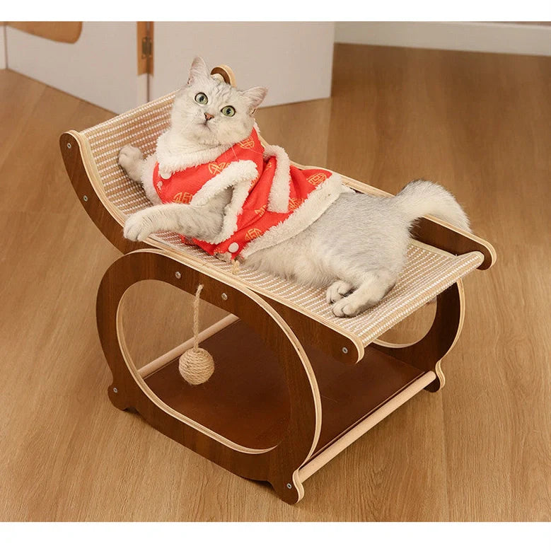 Solid wood sisal scratching mat with integrated cat bed showing 40cm scratching surface and 25cm resting area