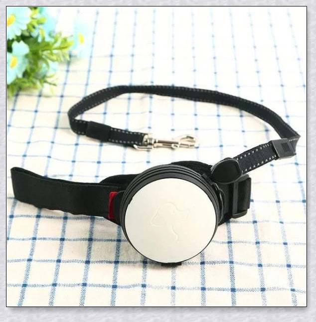 Hands Retractable Dog Leash with adjustable wrist strap and 3M reflective strip for visibility and hands-free control