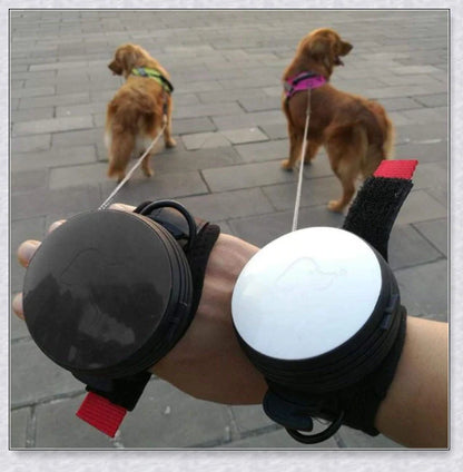 Hands Retractable Dog Leash with adjustable wrist strap and 3M reflective strip for visibility and hands-free control
