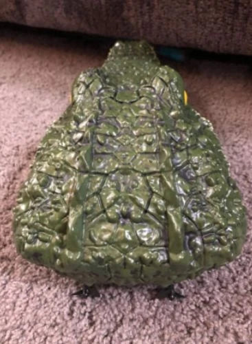 Crocodile Head Remote Control Boat - Realistic and Lifelike Water Toy with 2.4GHz Transmitter and Dual Propellers