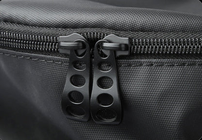 A high-capacity backpack made of durable Oxford cloth, perfect for adventurous travels and everyday use.