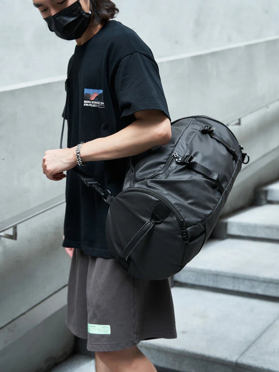 A high-capacity backpack made of durable Oxford cloth, perfect for adventurous travels and everyday use.