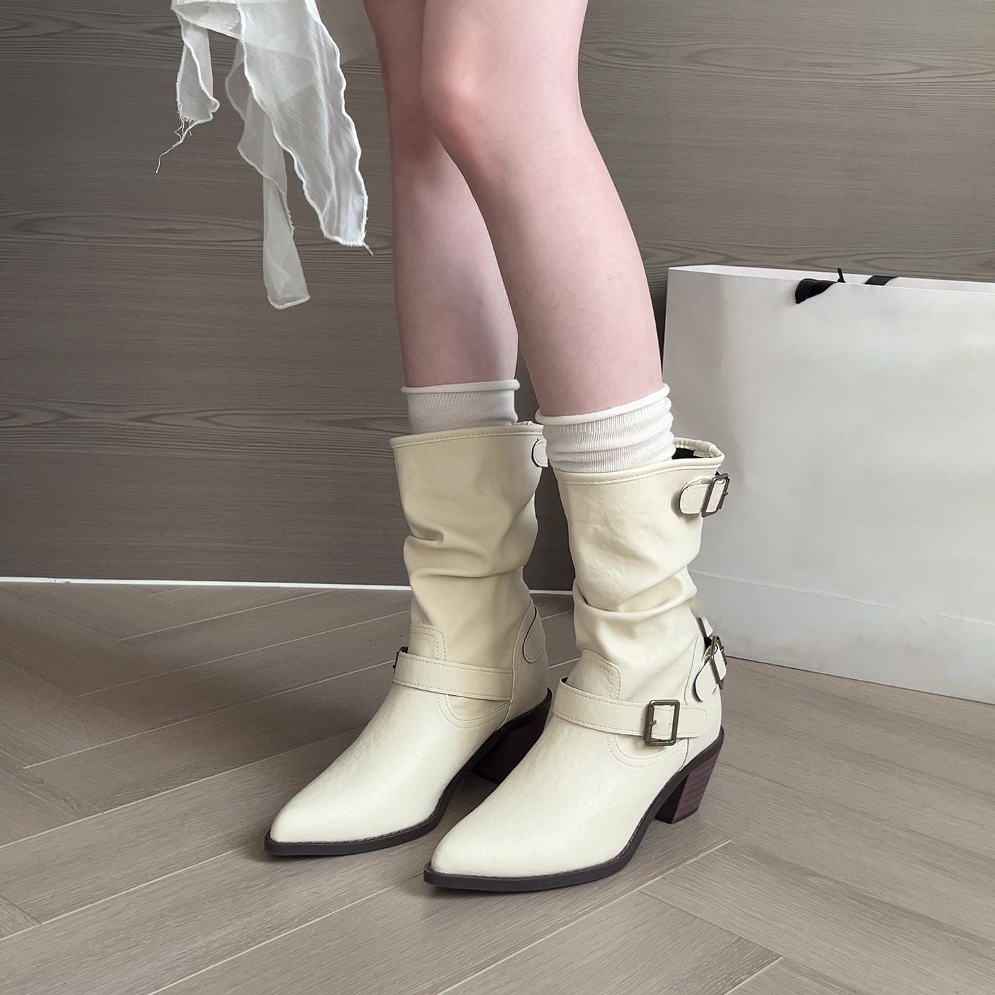 Women's chunky heel boots with a 2.5cm flat heel and middle calf length, available in white and khaki colours across sizes 35-42, featuring PU upper material and viscose sole construction for all-day wear.