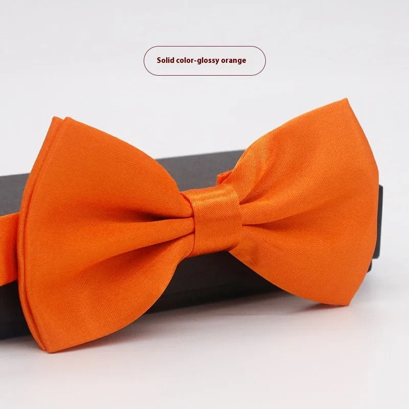 Flat-head self-tie bow tie in a wine red colour, showing its 12cm width and 6cm height dimensions.