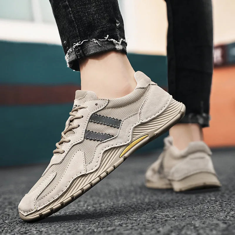 Men's low-top lace-up platform hiking boots in pigskin with round toe and rubber sole