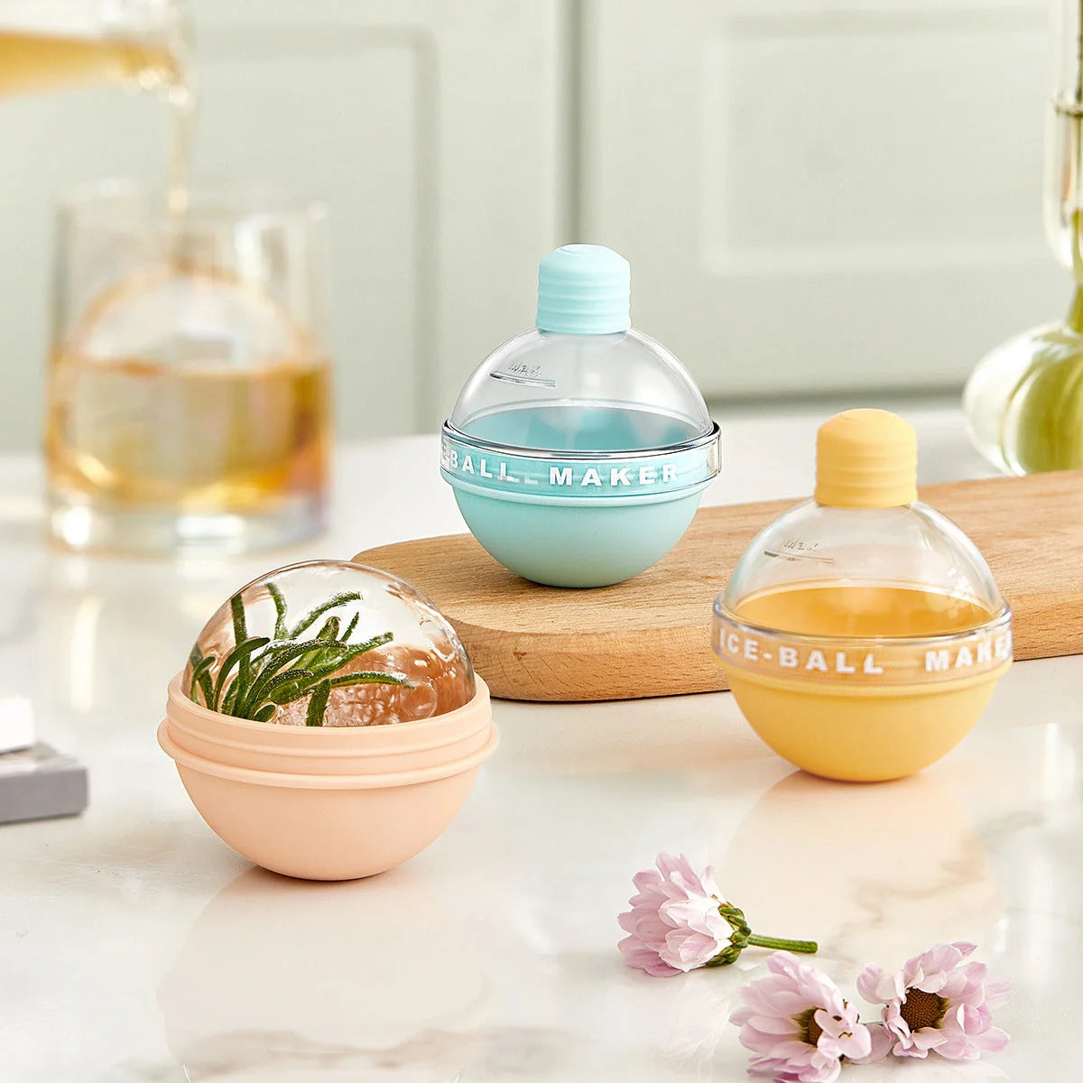 Food grade silicone ice ball mold for whiskey, creating 6CM spherical ice cubes