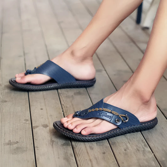 Men's casual slippers in four colours with a non-slip, wear-resistant sole and PU leather upper.