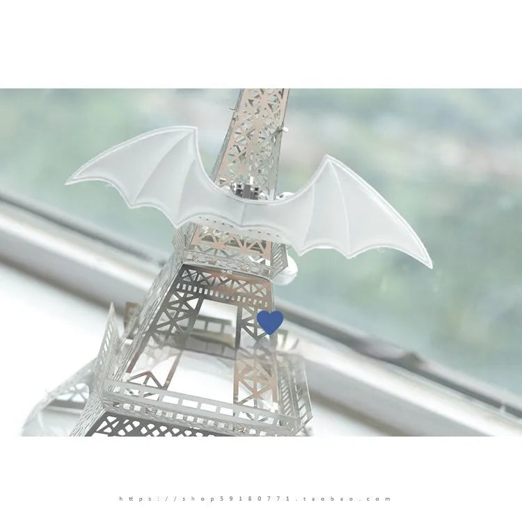 Adjustable leather choker with detachable wing elements in patent leather satin finish