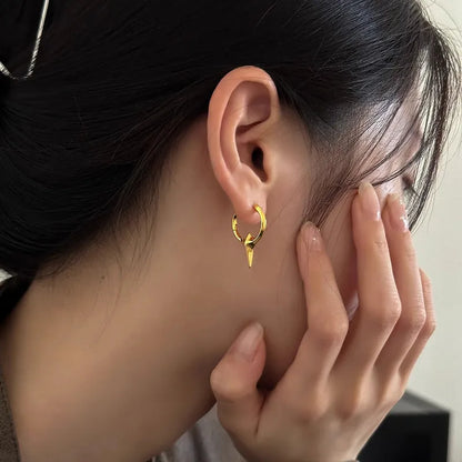 Geometric star-shaped ear clip for women in a platinum electroplated finish.